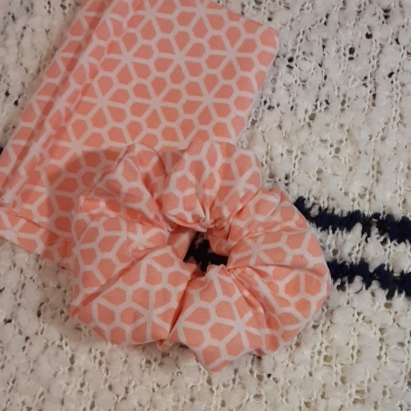 Scrunchie - Picture 6 of 7